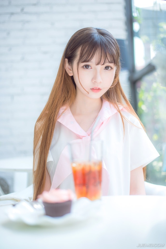 “好，好！”管家见孟达终于松口，忙不迭的点头答应一声，在孟达的带领下，两人一前一后一直走出成都。